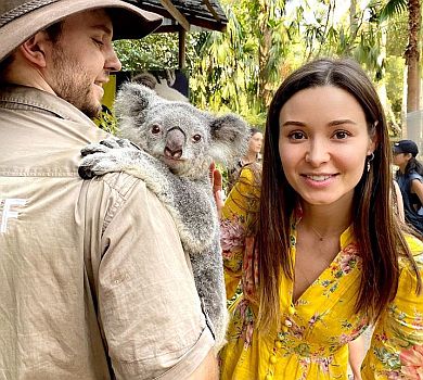 Жінка Хмельницького показалася в купальнику на острові в Тихому океані