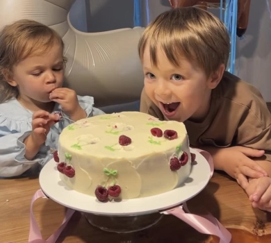 Тарабарова розчулила ВІДЕО, де її син вітає молодшу сестричку з 2-річчям