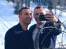 Майже як у Києві: Клички заселфилися серед снігів Давосу 