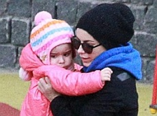 Лорак побавилася з дочкою на дитячому майданчику. ФОТО