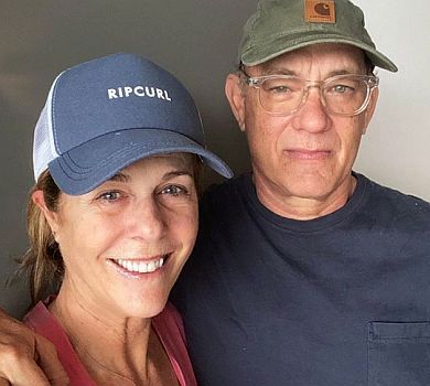 Хворі на коронавірус Хенкс із дружиною показалися в ізоляції та подякували за турботу 