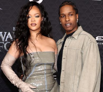 Ріанна з голими плечима та в паєтках засвітилася на прем'єрі з батьком свого сина