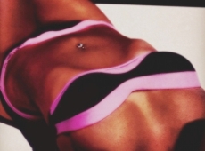 Оголена Гросу позувала на яхті. ФОТО