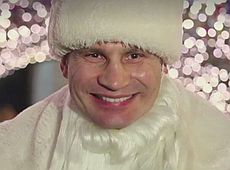 Дід Мороз Кличко взявся за глазур у вітальному ролику