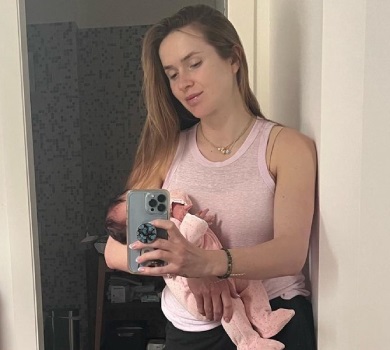 Нам місяць: Світоліна на честь дорослішання доньки показала мамські аутфіти