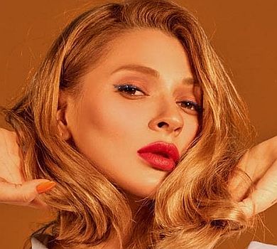 Гола Tayanna в Греції показала ранкову магію у воді. ФОТО 