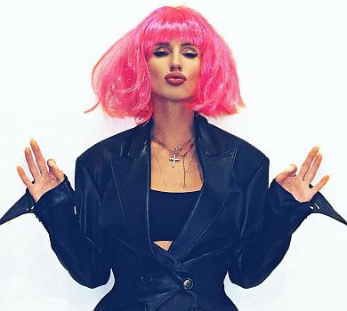 Лобода в рожевій перуці продовжила жахливе свято для доньки