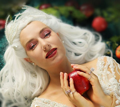 Оля, Зібров і гноми: Горбачова уявила себе Білосніжкою в передсмертному кліпі