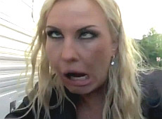 Камалія побула стриптизеркою, і їй розбили голову. ВІДЕО