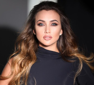 Різатдінова показала обличчя без фільтрів і себе в купальнику та на підборах