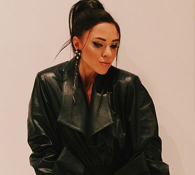 Віка у новому кліпі НеАнгелів втекла зі свого весілля та поринула у несамовиті танці