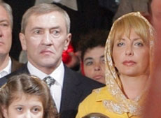 Богатирьова тримала свічку, а Ющенко ділився яйцями