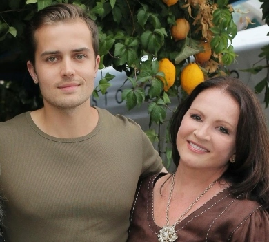 Онук Ротару вийшов на зв'язок уперше після невдалої спроби втечі з України