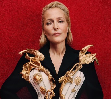 Джилліан Андерсон виставила на аукціон онлайн-зустріч із собою на підтримку українських дітей