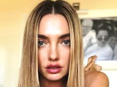 Байкова в купальнику і шкарпетках засвітилася на яхті у Франції