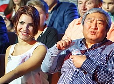 Мер Запоріжжя Сін зводив молоду коханку на гумористичне шоу. ФОТО