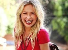 Усміхнена Пенетьєрі вигуляла червоний лук у Лос-Анджелесі. ФОТО