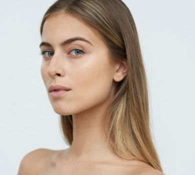 Онука Ротару в лавандовому кежуалі з фактурною торбинкою показалася на моді в Нью-Йорку