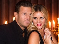 Футболіст Воронін нахилив у танці дружину-іменинницю. ФОТО 