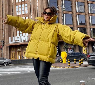 Лорак вигуляла шкіряні штани коло київського ЦУМу