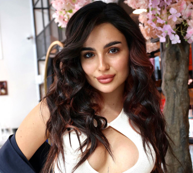 Трінчер розповіла, чи шкодує про збільшення грудей, як коле губи та чи готова до дітей