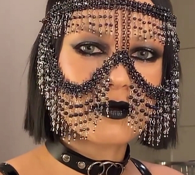 DJ Nastia в нашийнику та масці виступила у Москві на підтримку ЛГБТ 