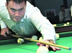 Янукович-молодший змінює підгузки, а його сина балують