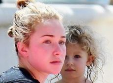 Кличко з Пенетьєрі повезли 3-річну доньку попляжитися на Барбадос 