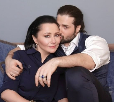 Без Мендельсона і урочистих промов: Аксельрод на честь 8-ої річниці шлюбу згадав спогад Мозгової