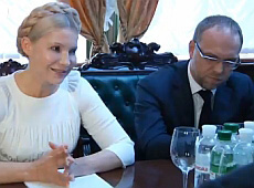 Заради втіхи і Тимошенко Власенко 4 години простояв у черзі. ВІДЕО
