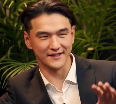 Покидьку, це не місячні: українка влаштувала акцію протесту під час виступу російського коміка Сабурова 