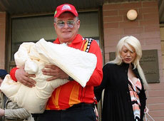 Червоненко взяв собі додому чоловіка