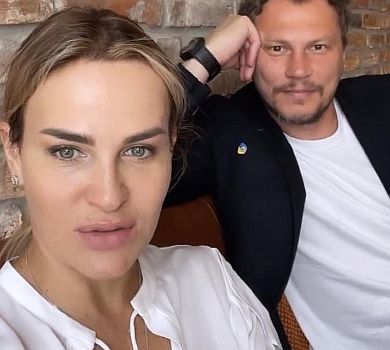 Пятов із дружиною в Києві похвалилися дочкою-випускницею. ФОТО 