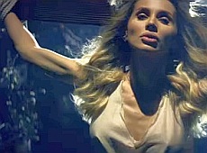 Лободу у новому кліпі прив’язали до хреста. ФОТО. ВІДЕО