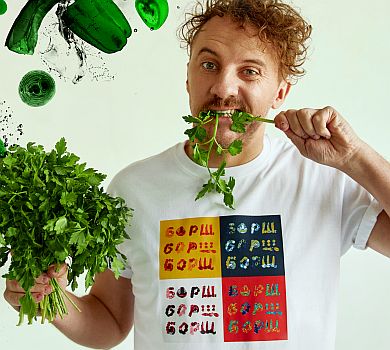 Борщ під рентгеном: Клопотенко з Андре Таном випустили колекцію кулінарних футболок