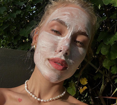 Квіткова попозувала топлес на тлі нічних Мальдів