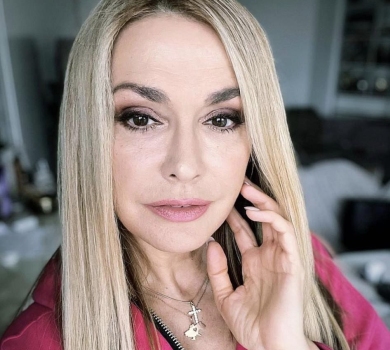 Мейкап VS чисте личко: Сумська в яскравому луці показала різну себе