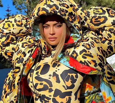 Ти монстр: зоозахисники накинулися на Кайлі Дженнер біля магазину хутра. ВІДЕО