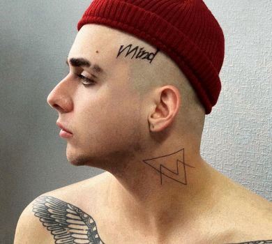 Офіційний камінг-аут: Melovin просто на сцені палко поцілував хлопця. ВІДЕО