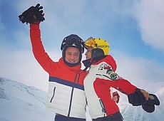 Астаф’єва показала, яка вона лижниця, та коханого у воді серед гір