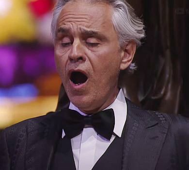 Музика надії: Андреа Бочеллі на католицький Великдень заспівав у Міланському соборі