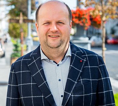 Замість співів про пірожене: соліст гурту ТіК зібрався у вінницькі депутати