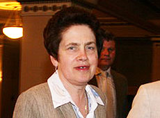 Дружину Януковича зробили інтелігенткою. ФОТО