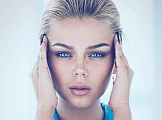 Блакитноока Гросу похвалилася ластовинням. ФОТО