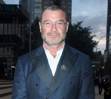 Безсонна ніч у Львові: зірка Людей Ікс Шрайбер побував у бомбосховищі й зізнався, що його там вразило