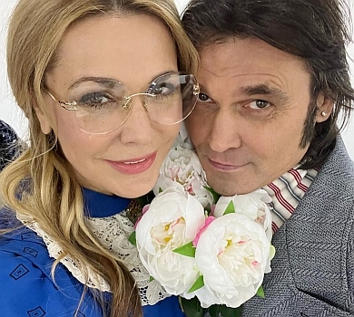 Поки чоловік повернувся до колеги: Сумська показала, як цілується з коханцем. ФОТО