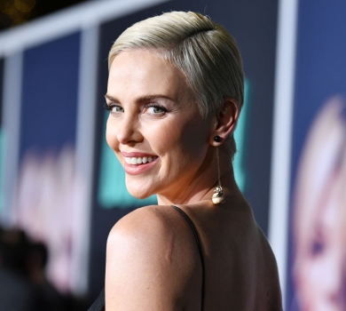 Зіркова мамця в відриві: Шарліз Терон із прийомними доньками показалася на концерті Тейлор Свіфт. ВІДЕО