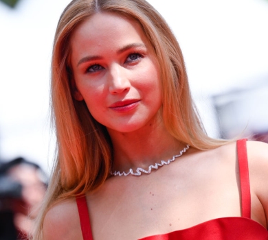 Па-па, підбори, привіт, комфорт: Лоуренс вийшла на червоний хідник у в'єтнамках