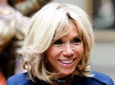 65-річна Бріджит Макрон у мікро-шортах посвітила ніжками під час велопрогулянки