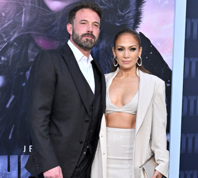 Пристрасть вирує: Аффлек на парадному хіднику зацілував Лопес із голим животом. ФОТО